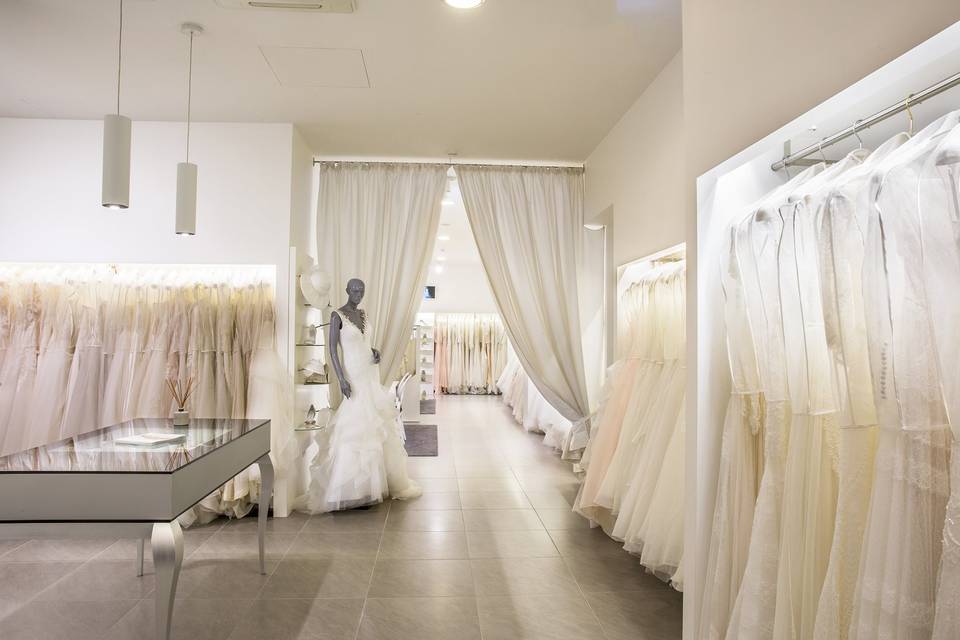 Interni atelier reparto sposa