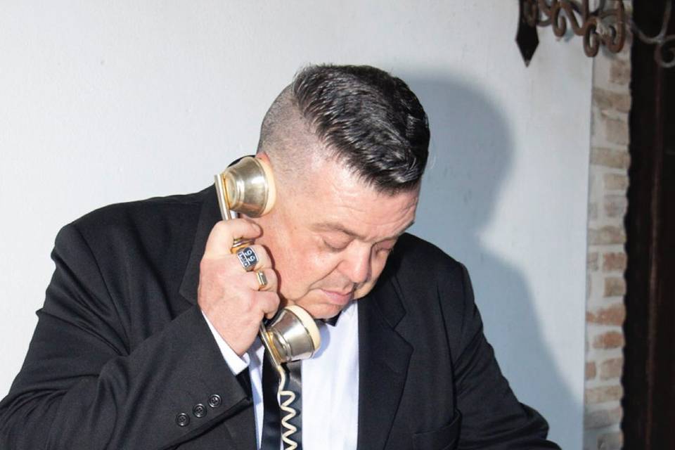 DJ suona