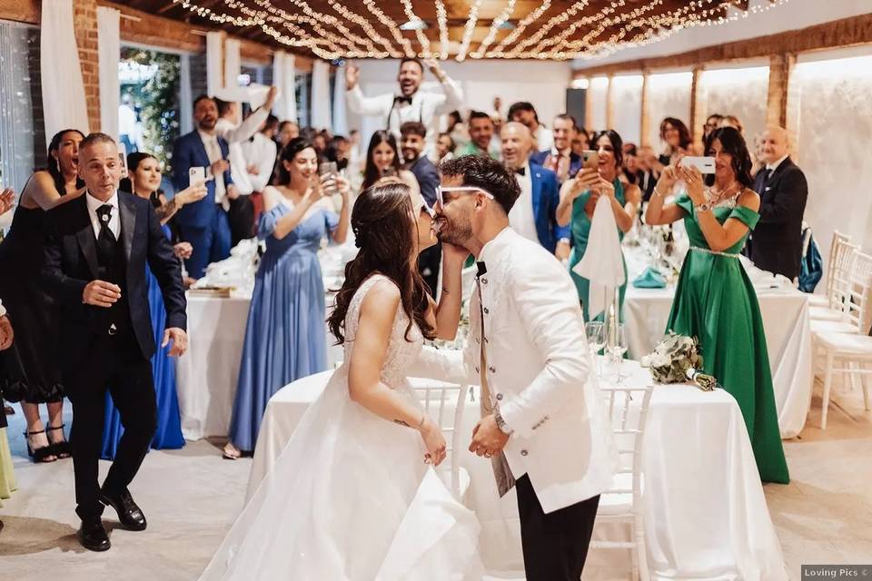 Vieni a festeggiare qui