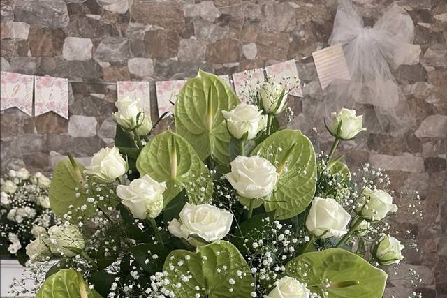 Composizione rose e anthurium