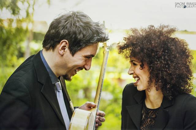 Chitarra e voce femminile