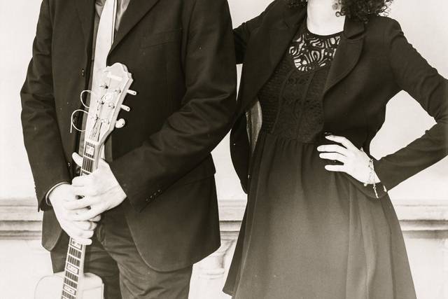 Chitarra e voce femminile