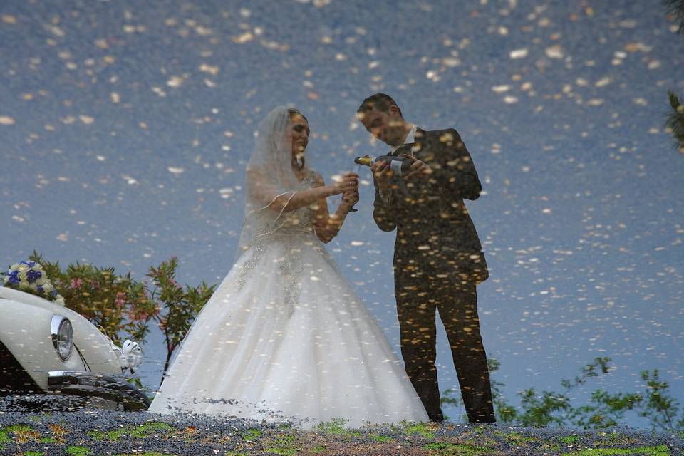 Gli sposi sotto la pioggia