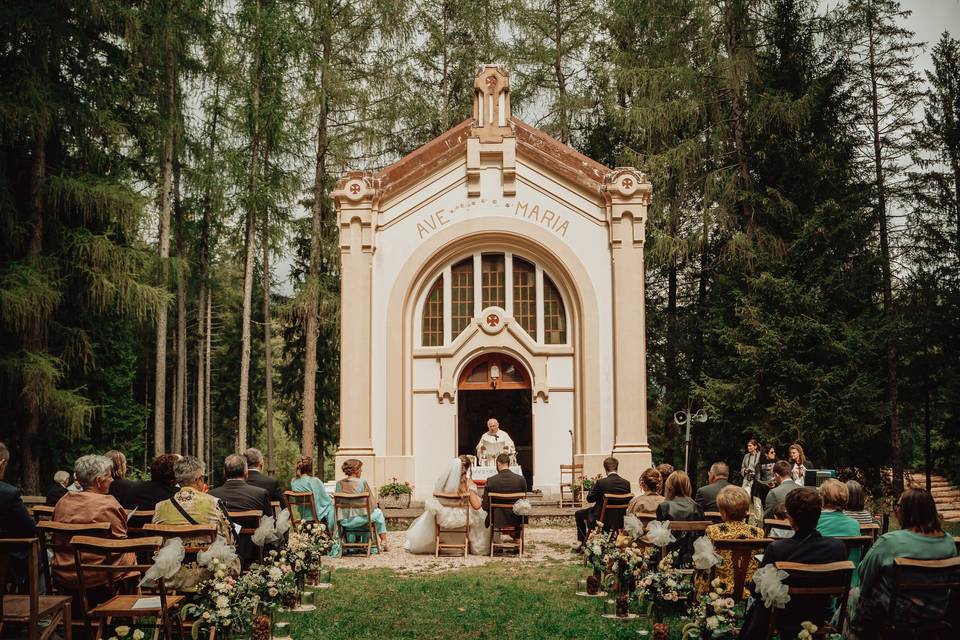 Chiesa nel bosco