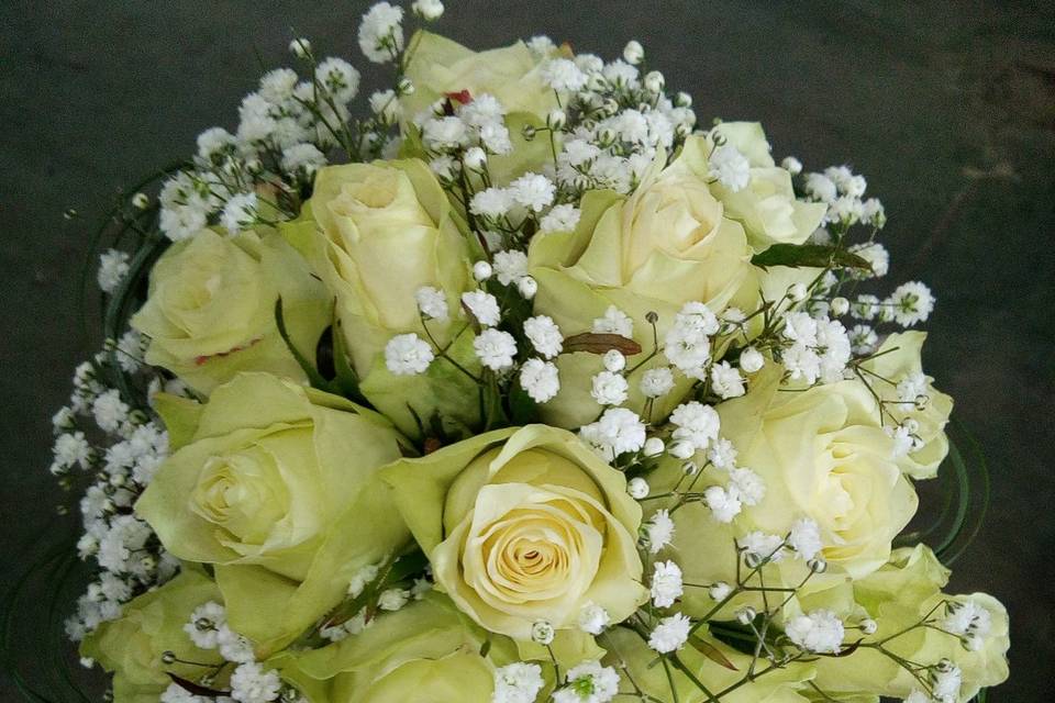 Total white bouquet