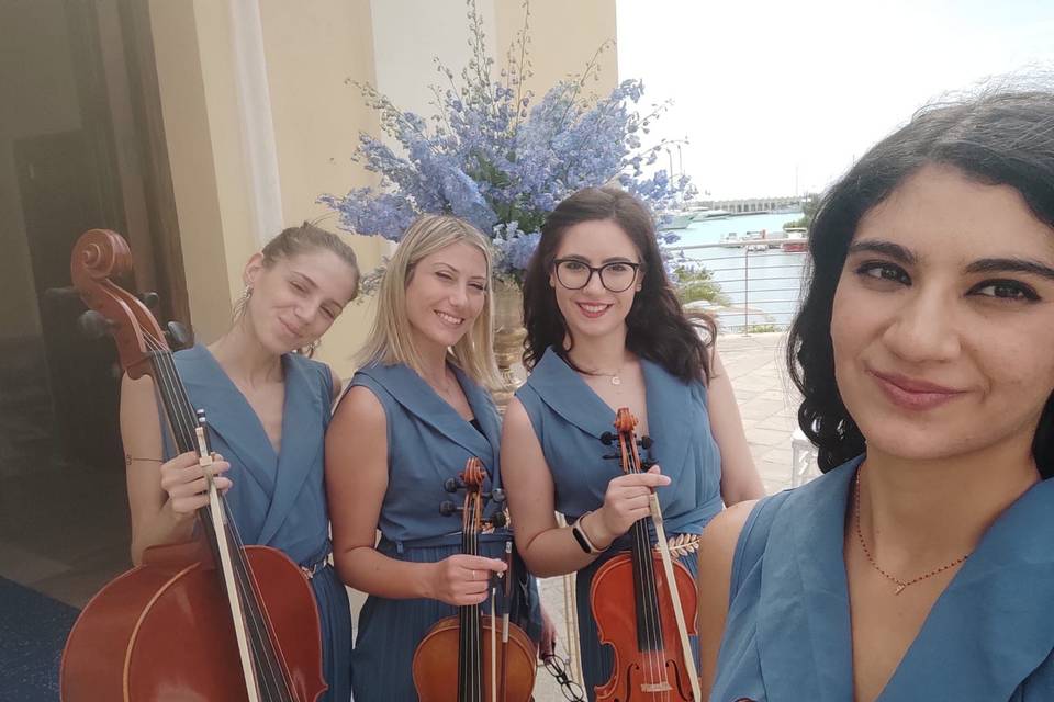 Quartetto femminile in blu