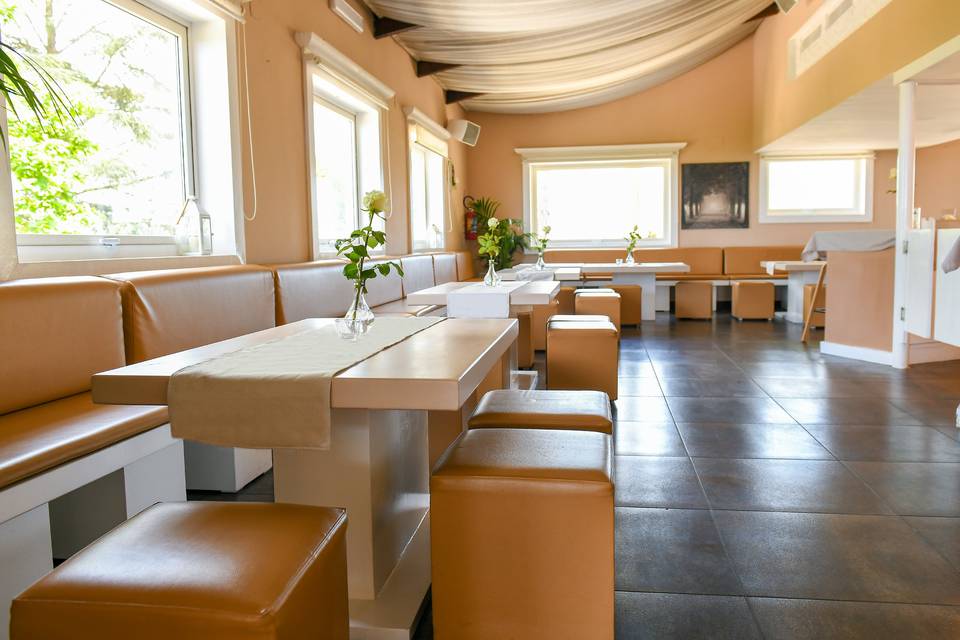 Lounge bar