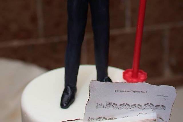 Paganini cake topper