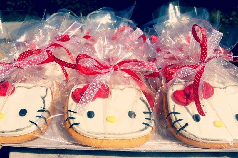 Hello Kitty decorated cookies