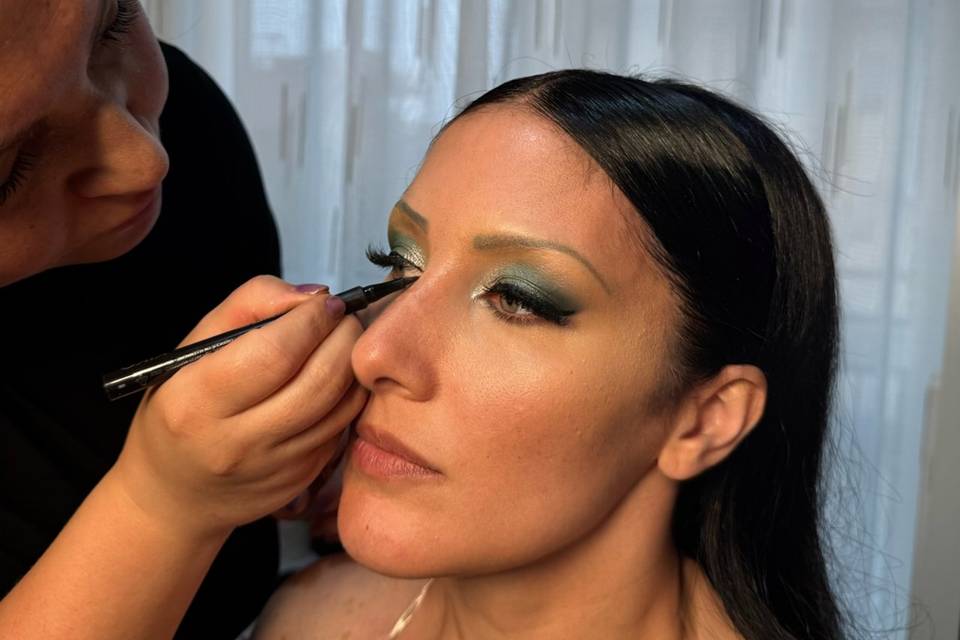Make up testimone