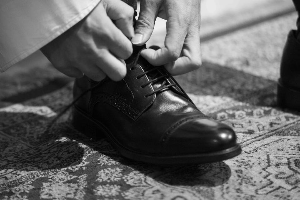 Dettaglio scarpa sposo