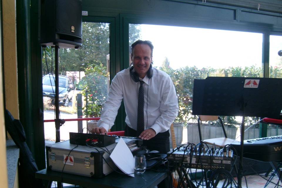 DJ alla consolle