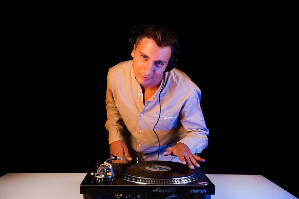Erik Jerne DJ - Happy Sound