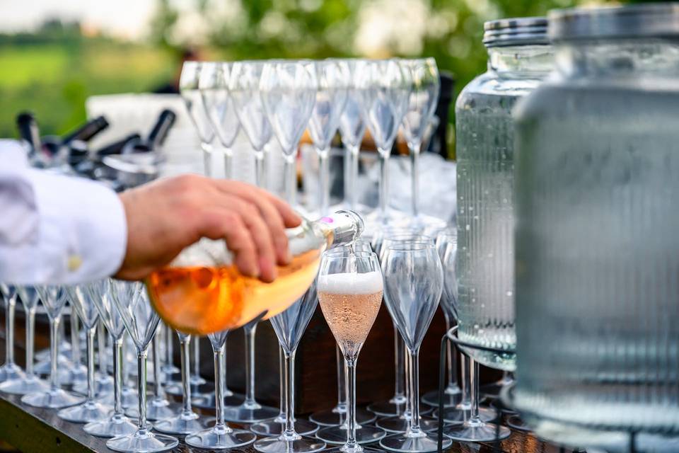 Aperitivo in piscina