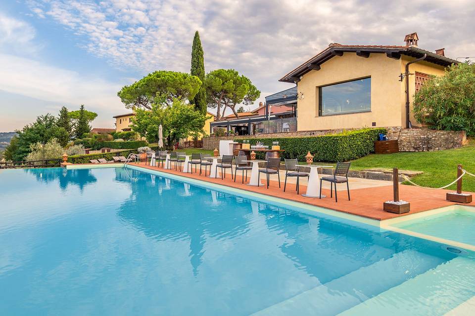 Aperitivo in piscina