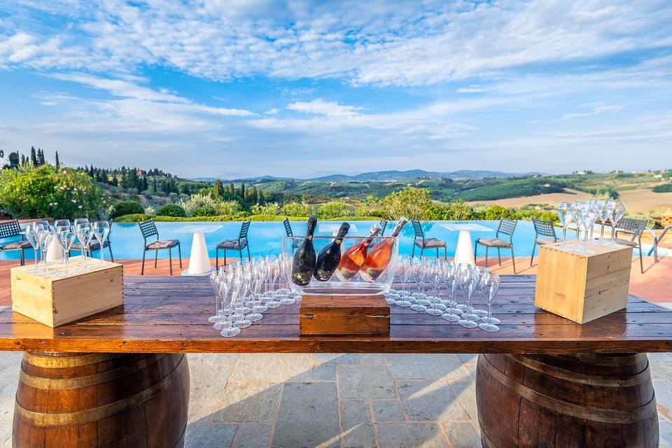 Aperitivo in piscina