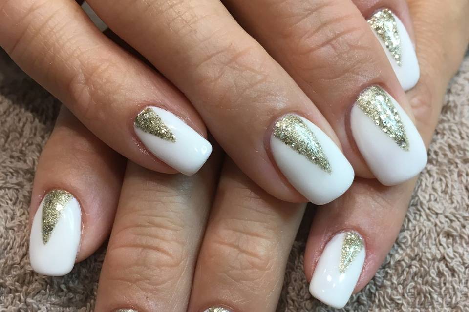 Nail art bianco/oro