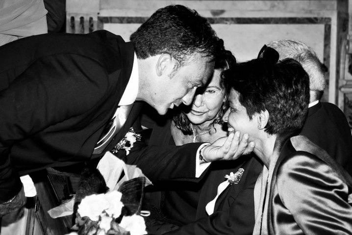 Lo sposo, la madre e la nonna