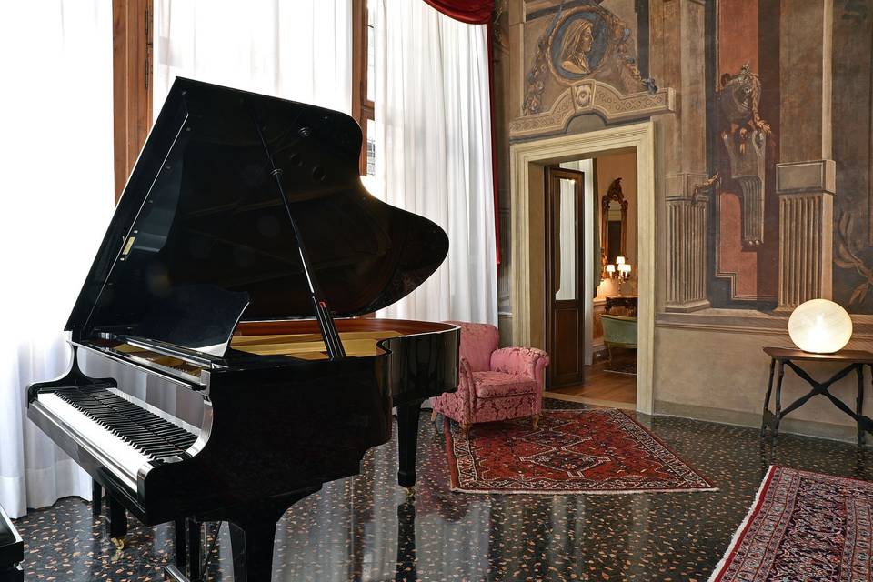 Prima sala con pianoforte