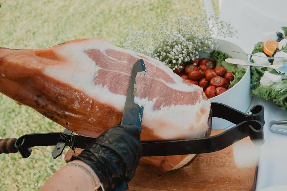 affettatura_prosciutto_mano_guantata