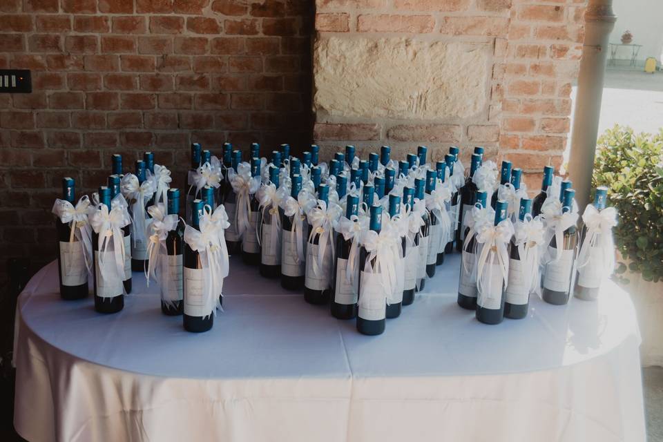 bottiglie_vino_con_fiocchi_bianchi
