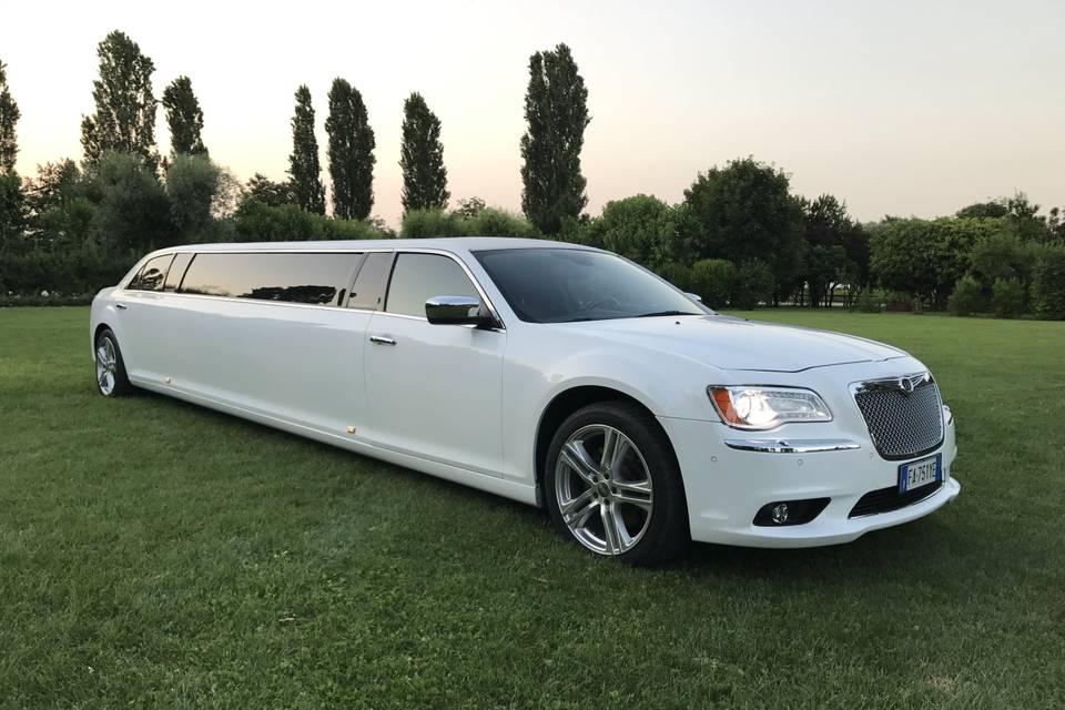 New Chrysler Strech Limousine