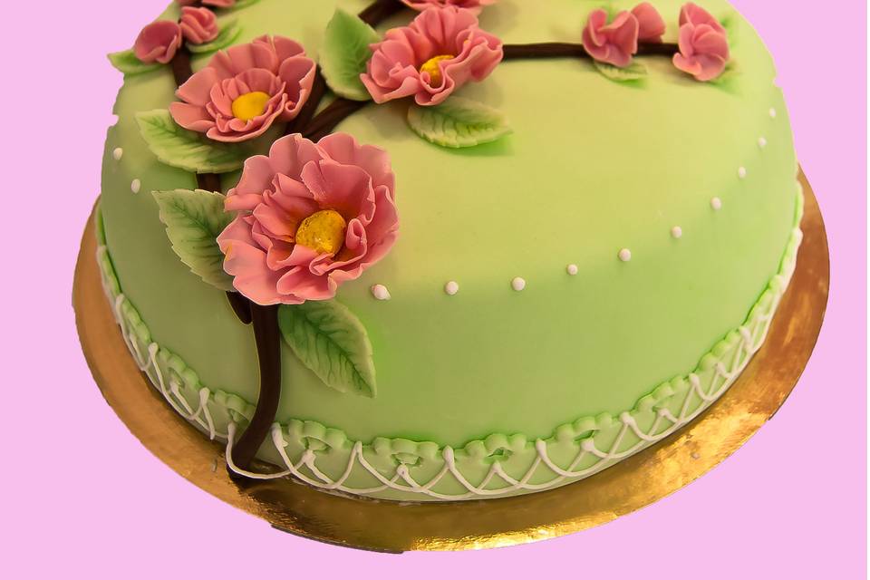 fiori pasta di zucchero - Cerca con Google  Birthday cake with flowers,  Pretty cakes, Cherry blossom cake