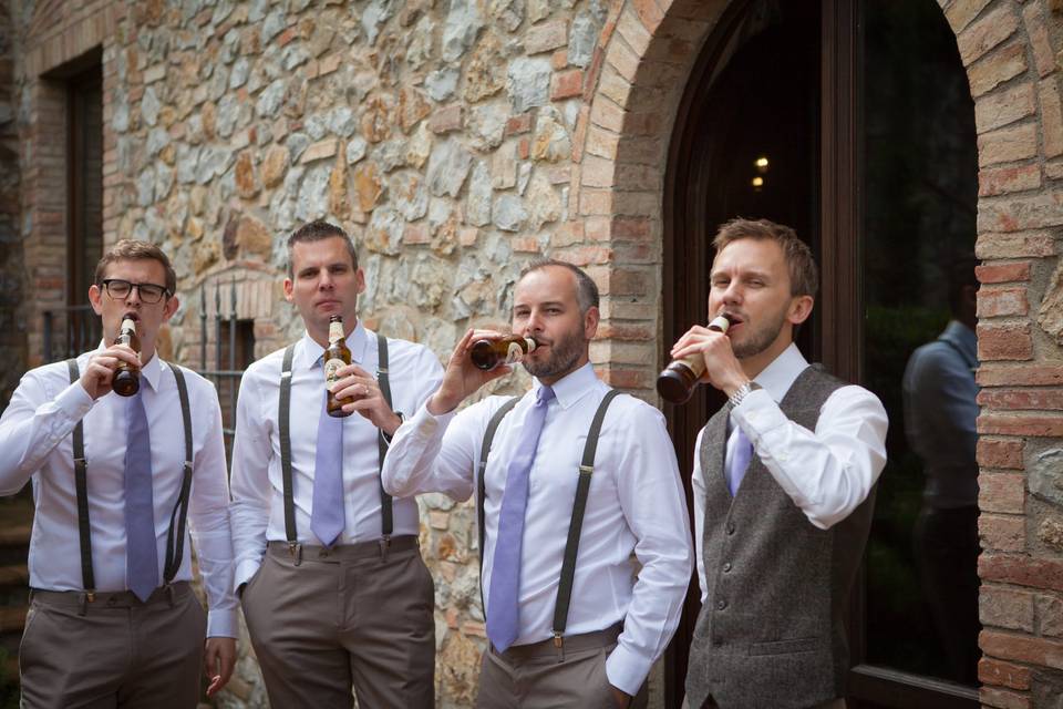 Groom mates