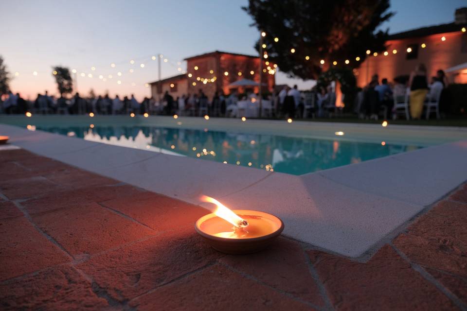 Cena a bordo piscina