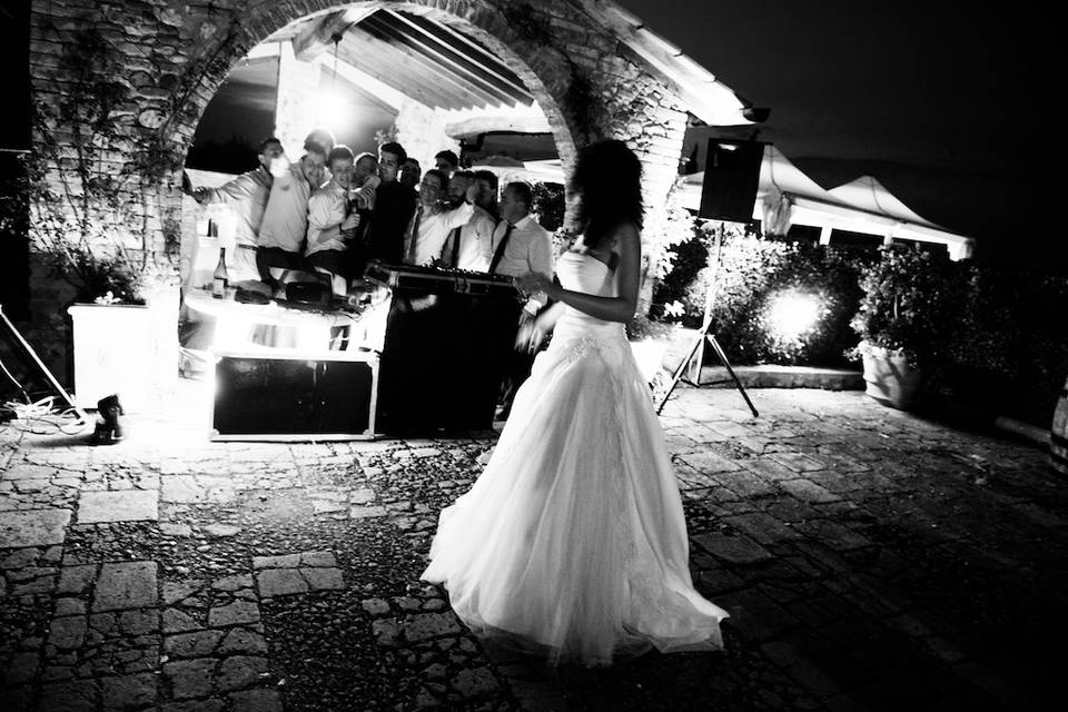 DJ set e lancio del bouquet