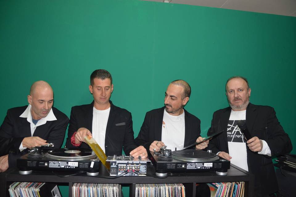 FOUR DJS