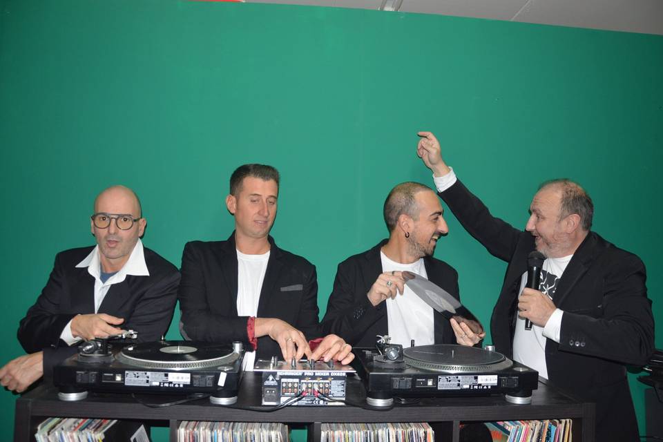 FOUR DJS