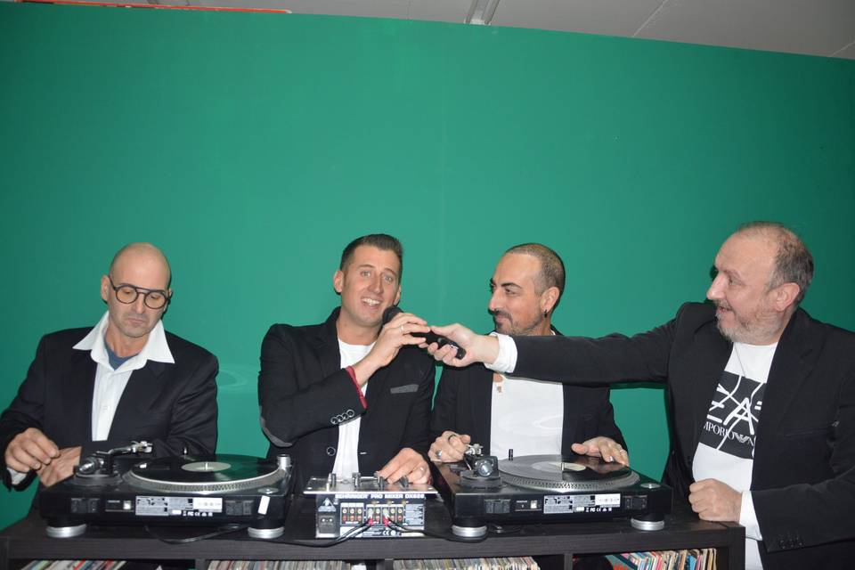 FOUR DJS