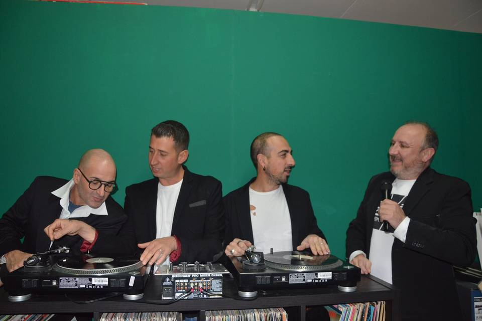 FOUR DJS