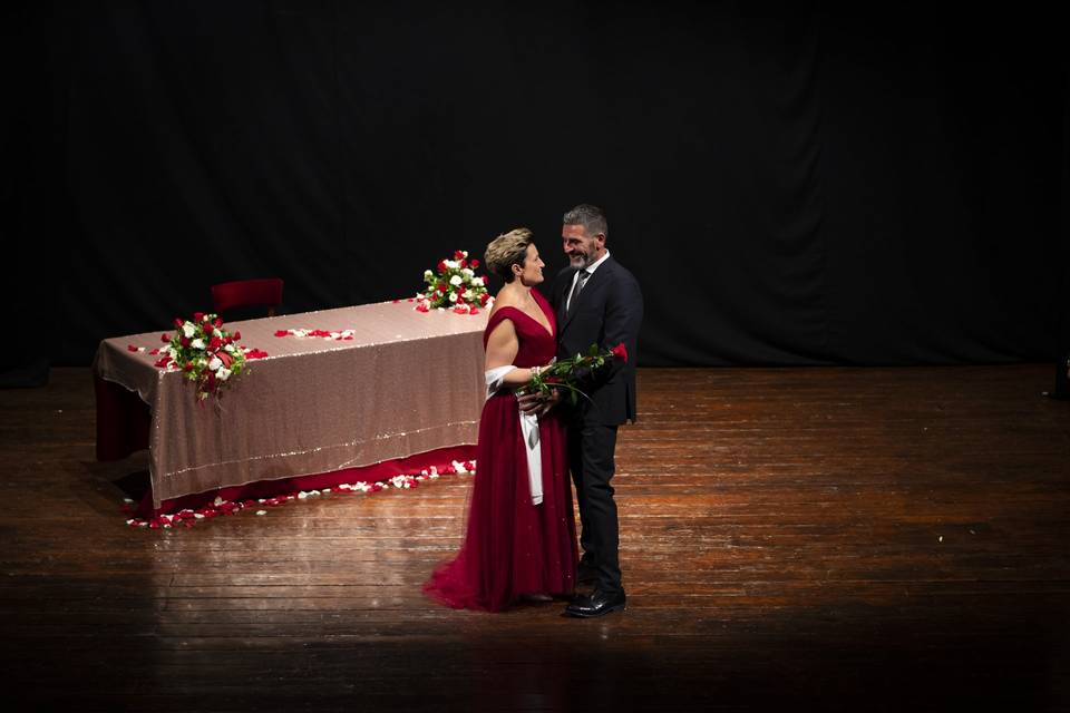 Monica e Ben Sposati in teatro