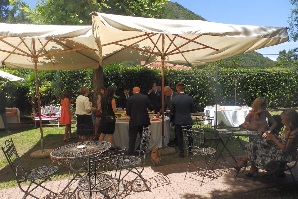 Aperitivo in giardino