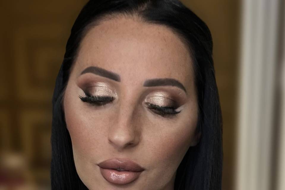 Niky Loizzi make-up artist