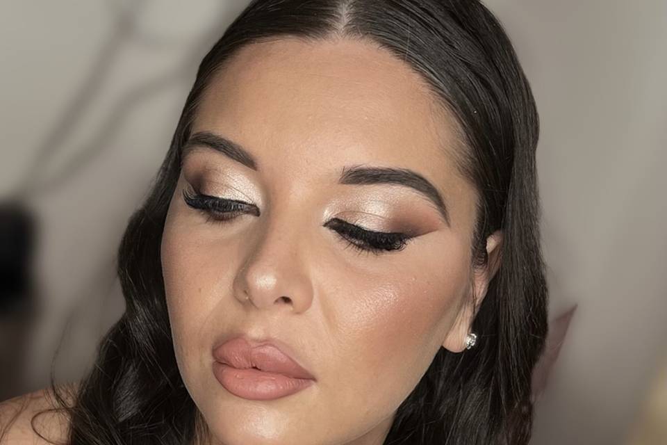 Niky Loizzi make-up artist