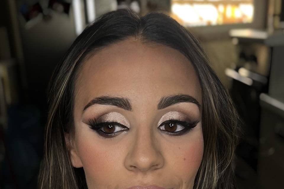 Niky Loizzi make-up artist