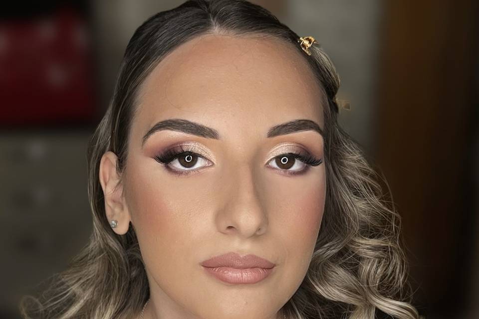 Niky Loizzi make-up artist