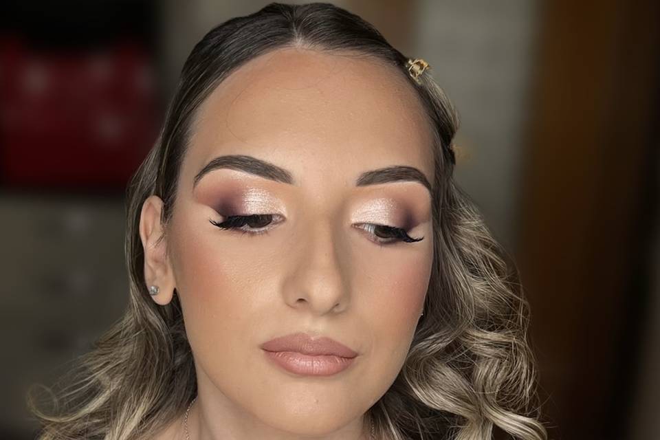 Niky Loizzi make-up artist