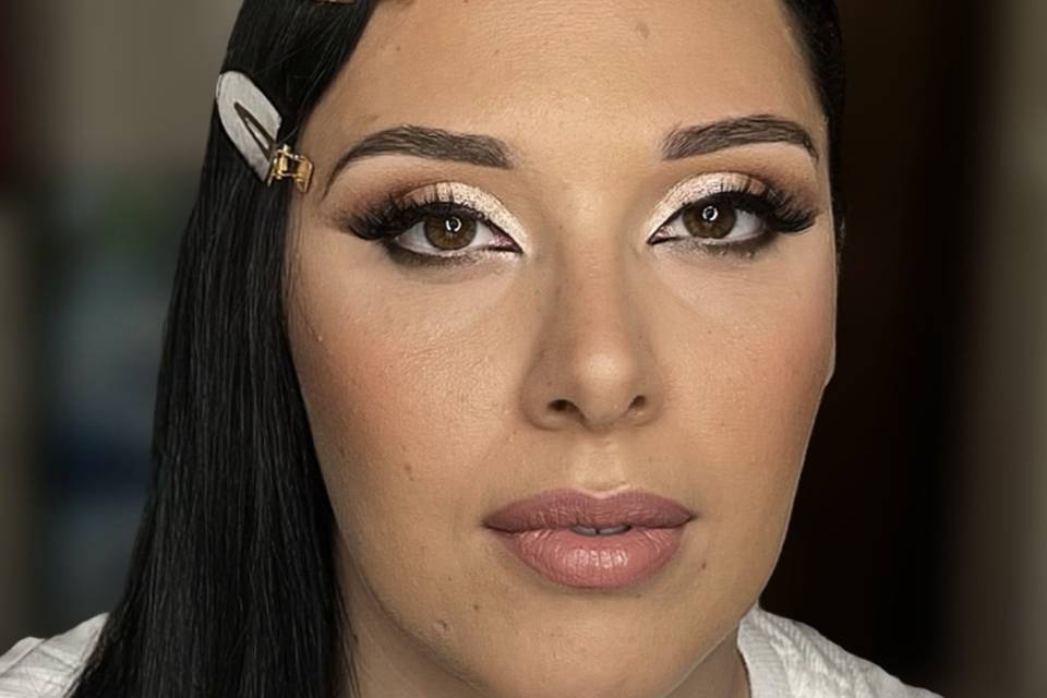 Niky Loizzi make-up artist