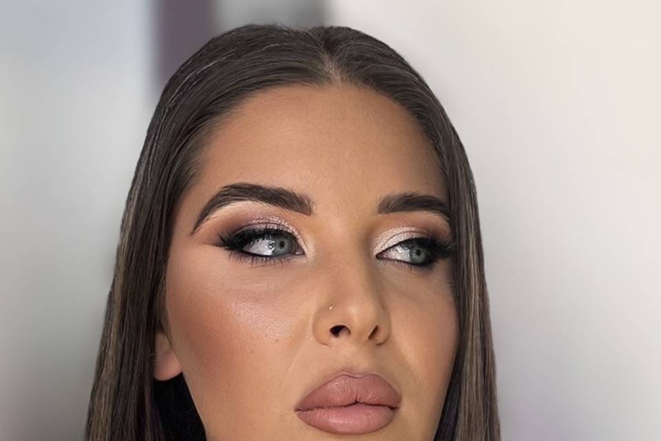 Niky Loizzi make-up artist