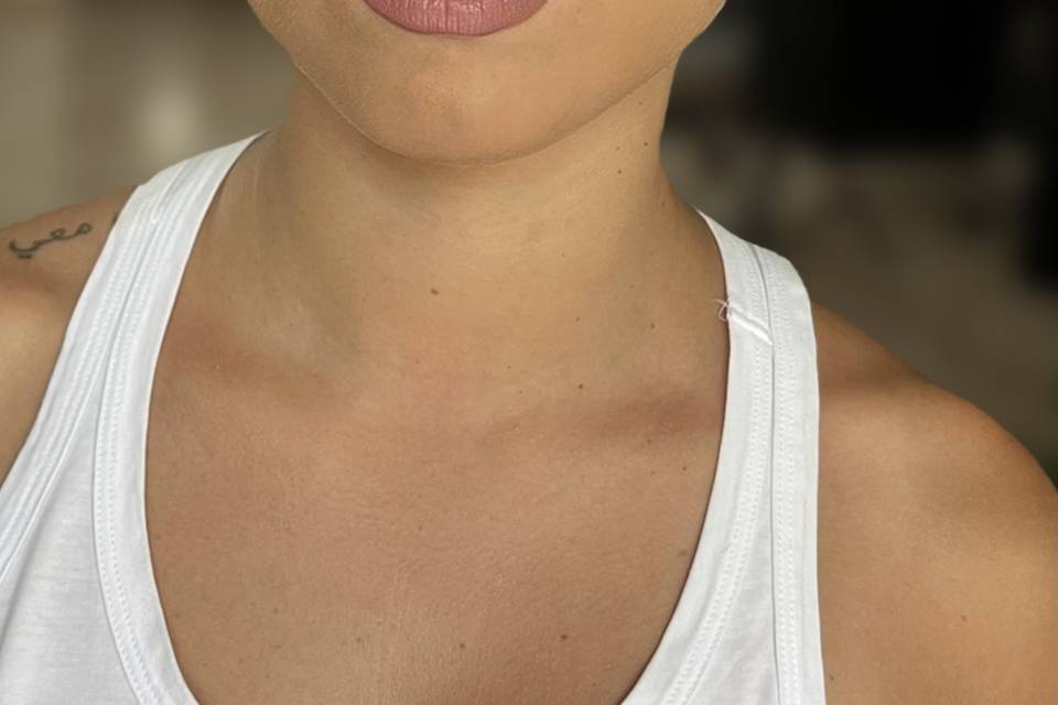 Niky Loizzi make-up artist