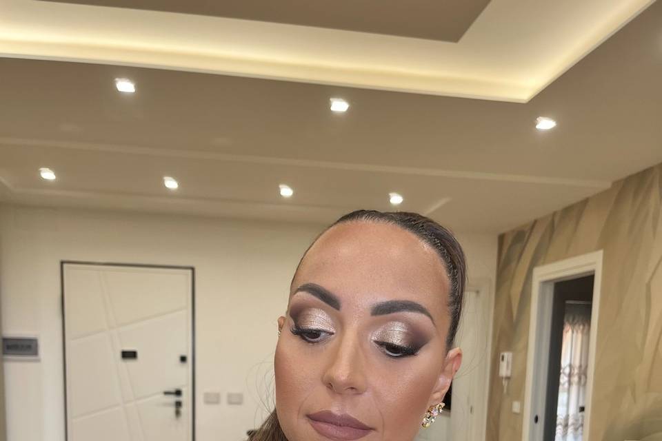 Niky Loizzi make-up artist