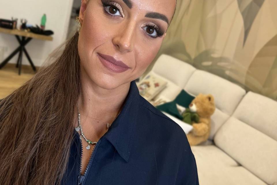 Niky Loizzi make-up artist