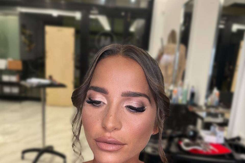 Niky Loizzi make-up artist