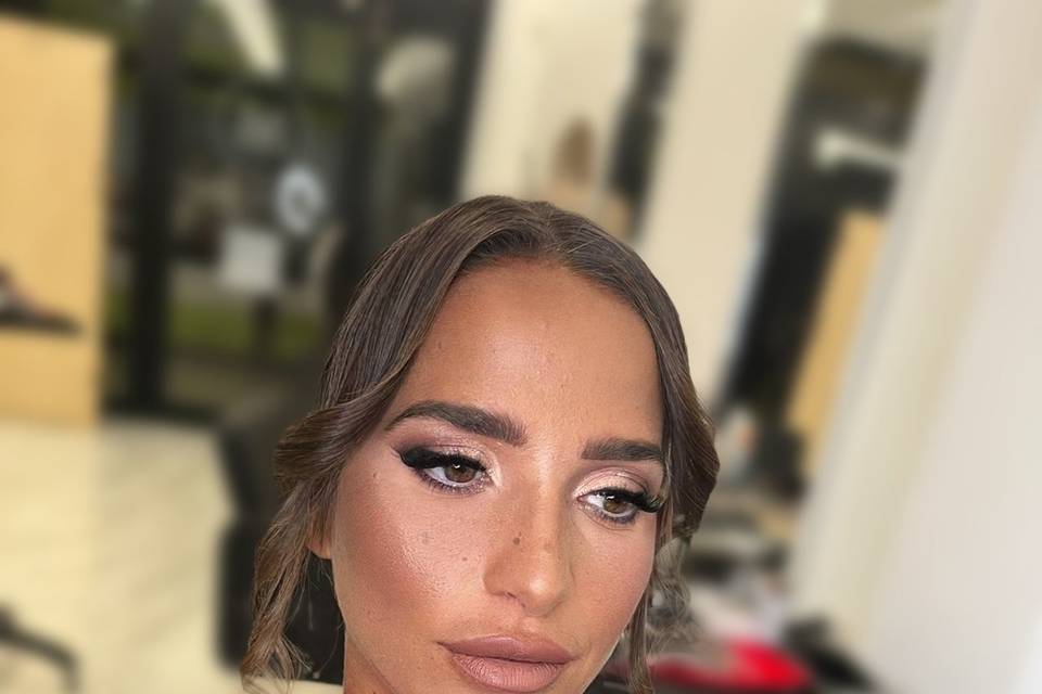 Niky Loizzi make-up artist