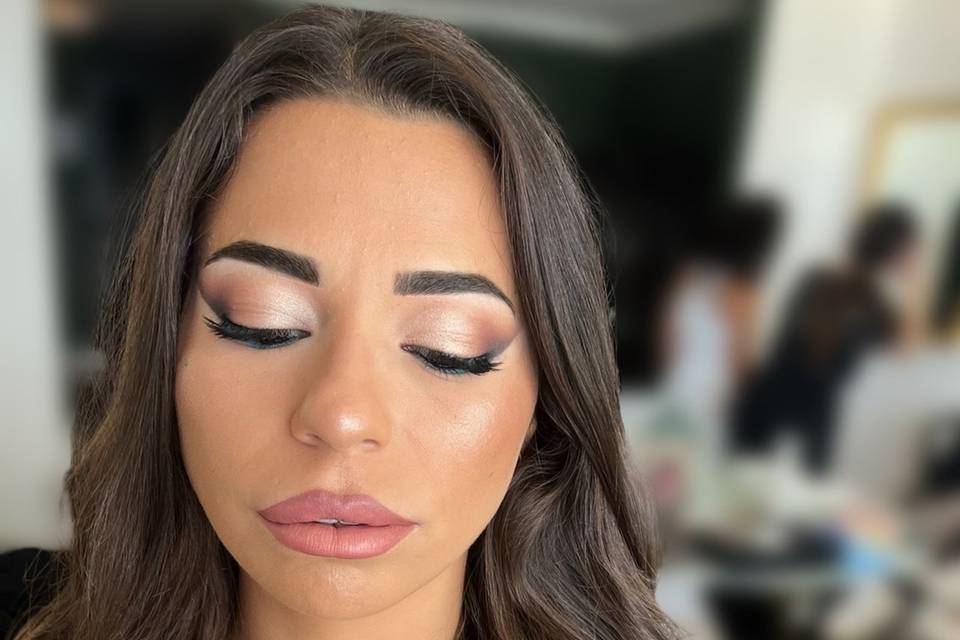 Niky Loizzi make-up artist