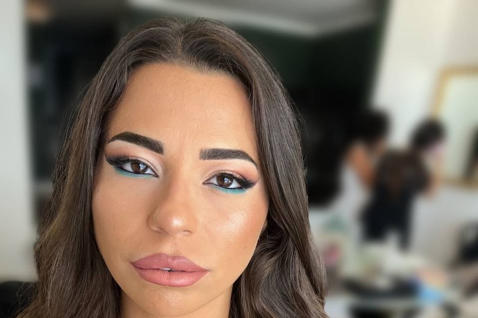 Niky Loizzi make-up artist